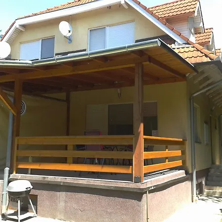 Apartament Roni Haz *